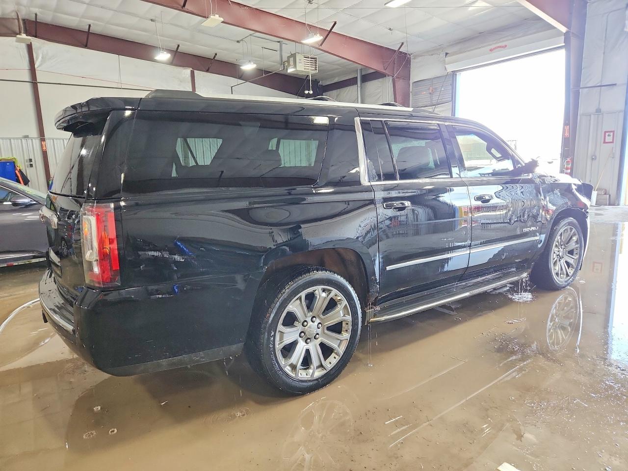 2015 GMC YUKON XL DENALI photo 3