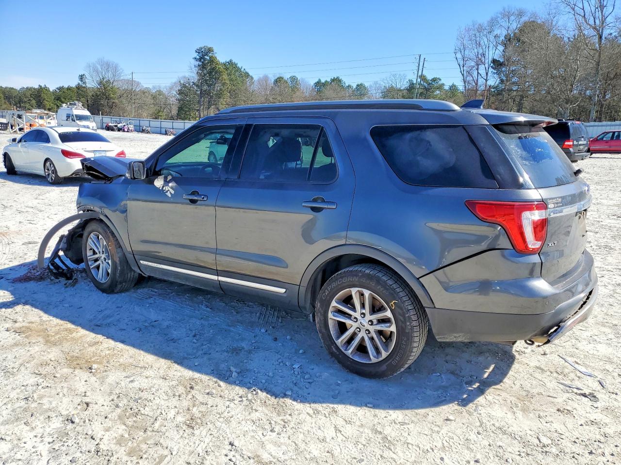 2017 FORD EXPLORER XLT photo 2
