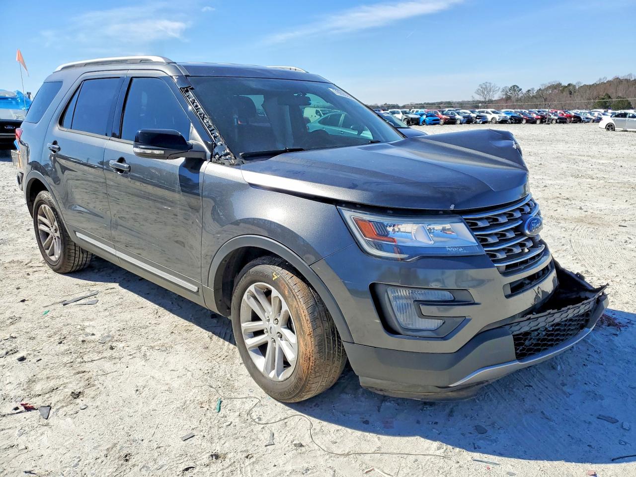 2017 FORD EXPLORER XLT photo 4