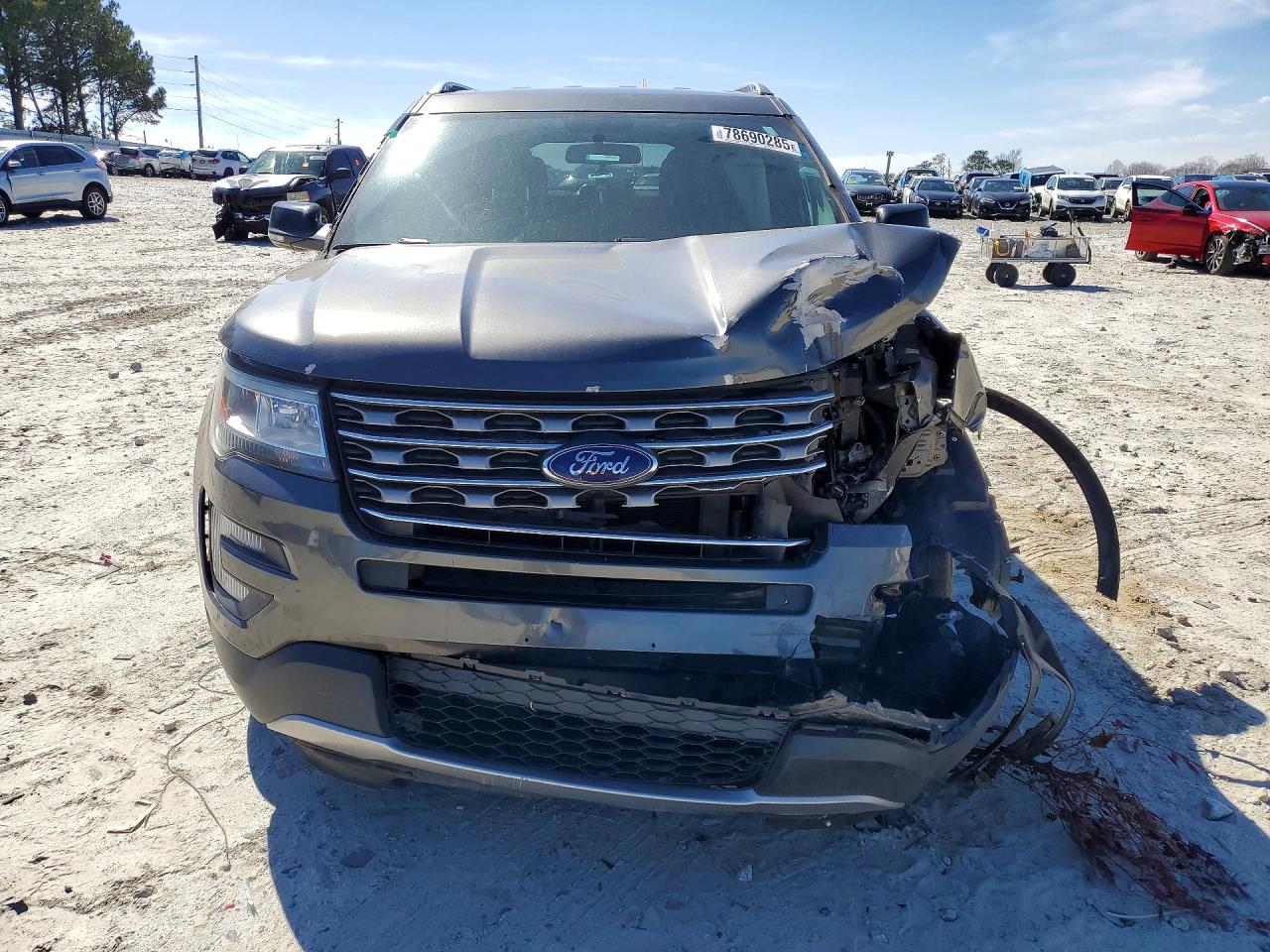 2017 FORD EXPLORER XLT photo 5