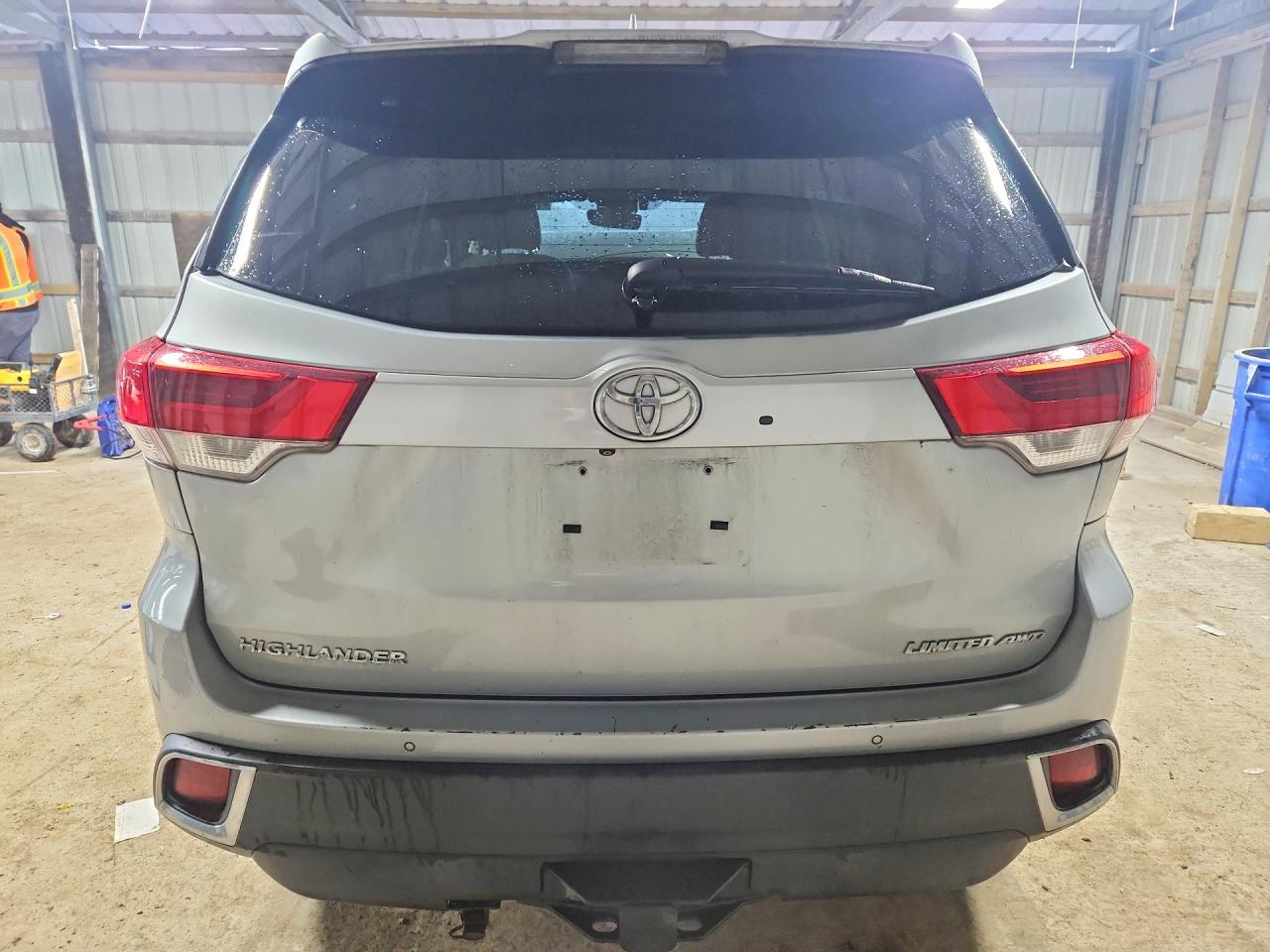 2018 TOYOTA HIGHLANDER LIMITED photo 11