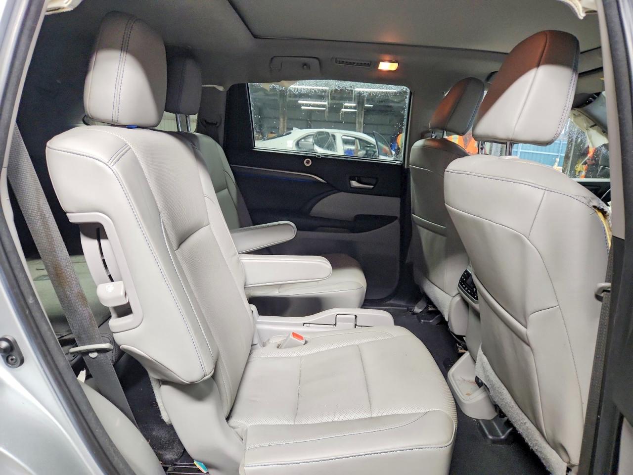 2018 TOYOTA HIGHLANDER LIMITED photo 21