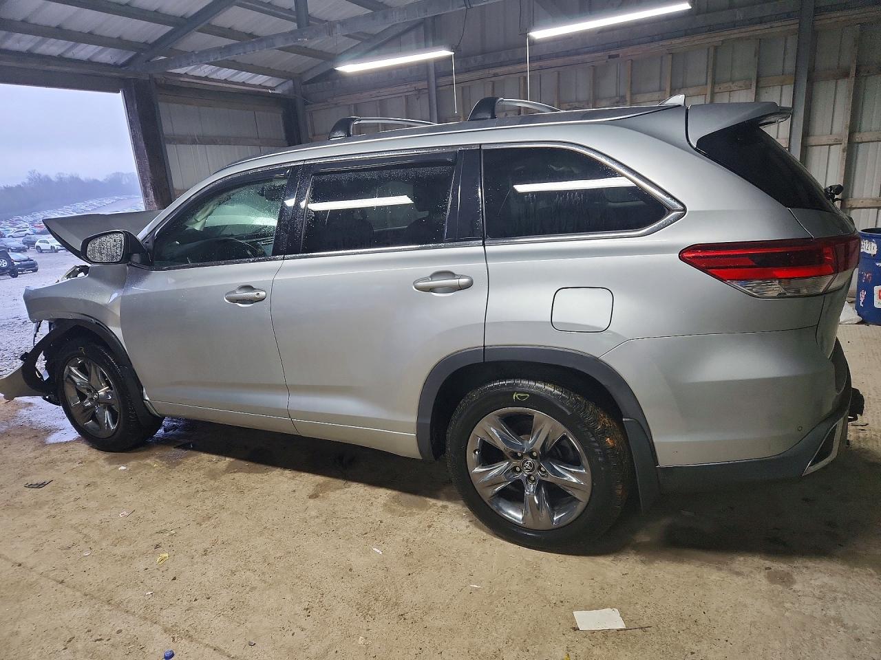 2018 TOYOTA HIGHLANDER LIMITED photo 3