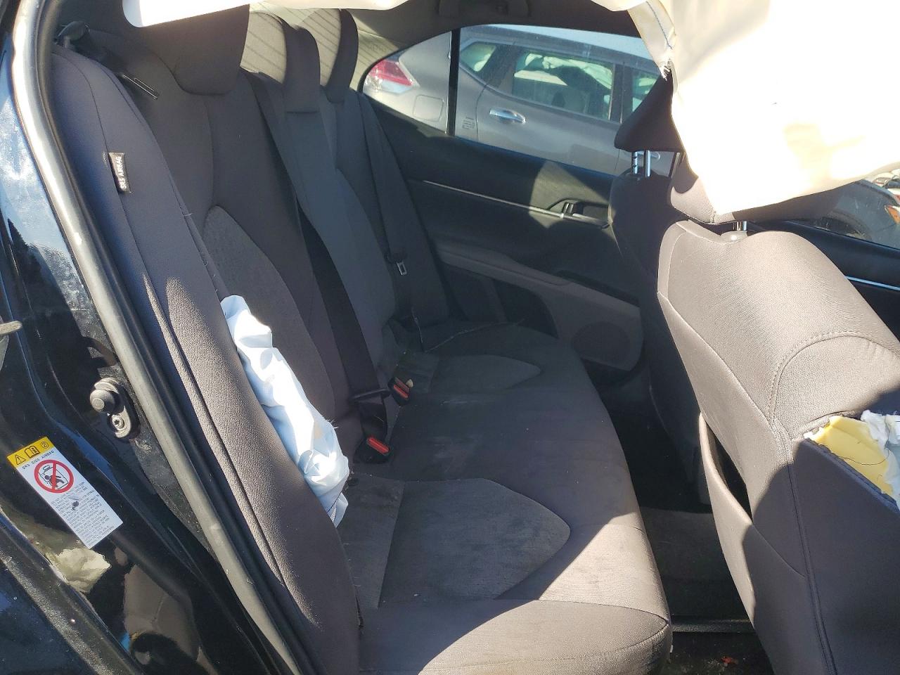 2018 TOYOTA CAMRY L photo 10