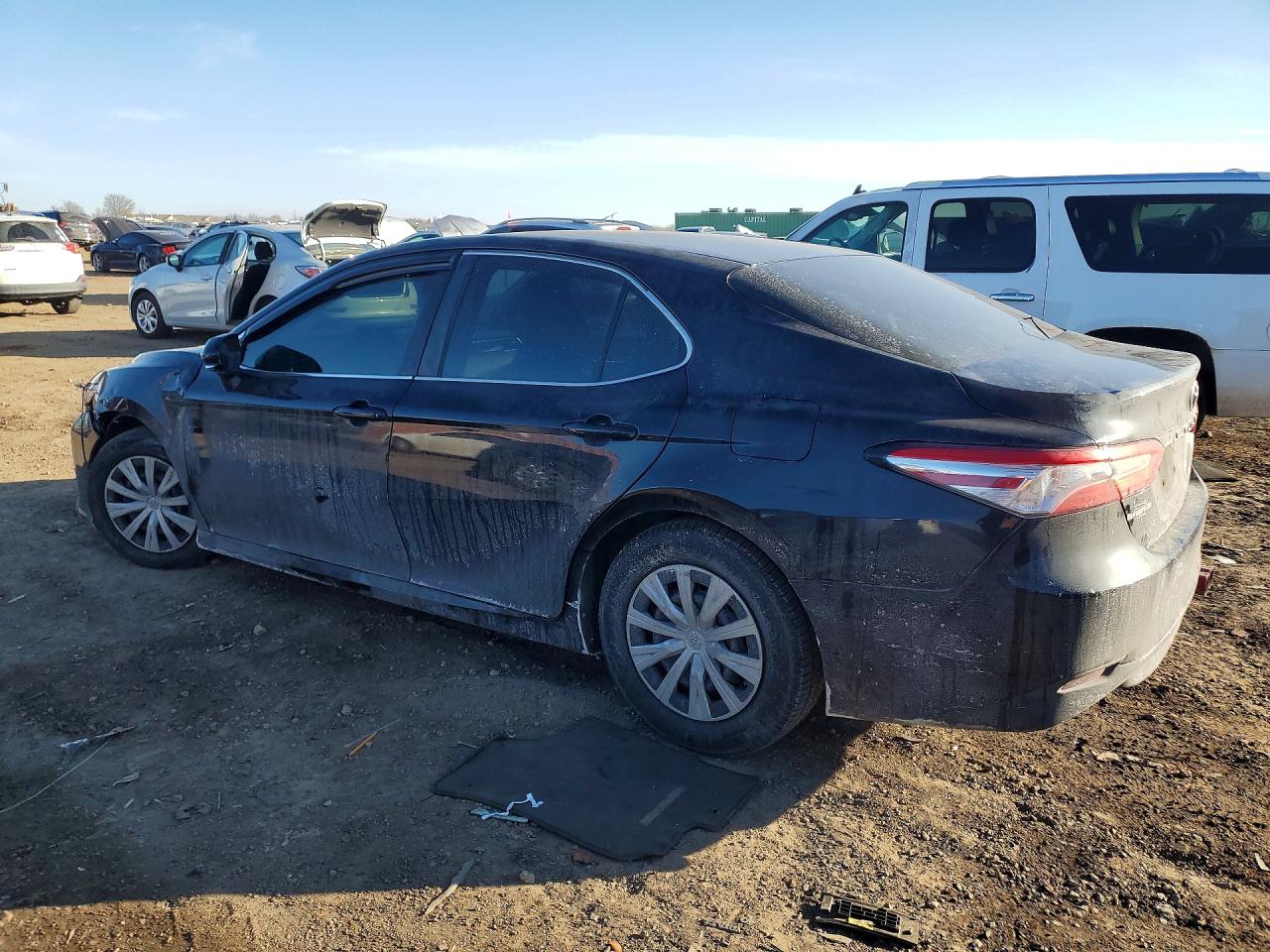 2018 TOYOTA CAMRY L photo 2