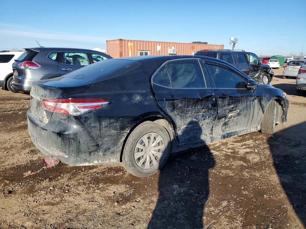 2018 TOYOTA CAMRY L photo 3