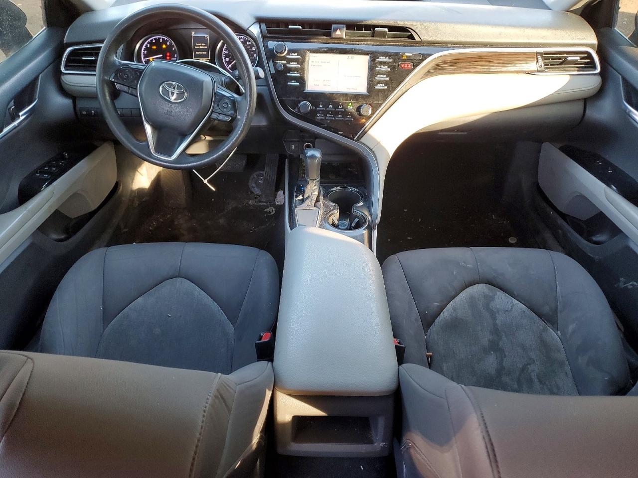 2018 TOYOTA CAMRY L photo 8
