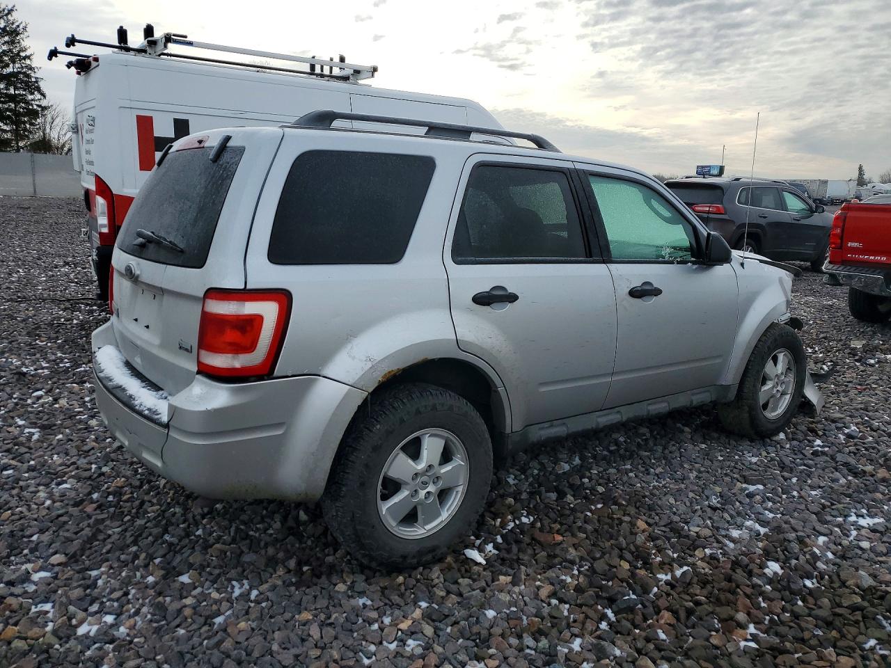 2011 FORD ESCAPE XLT photo 5