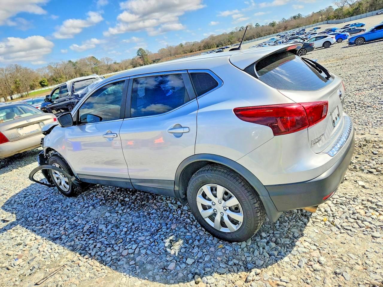2019 NISSAN ROGUE SPORT S photo 2