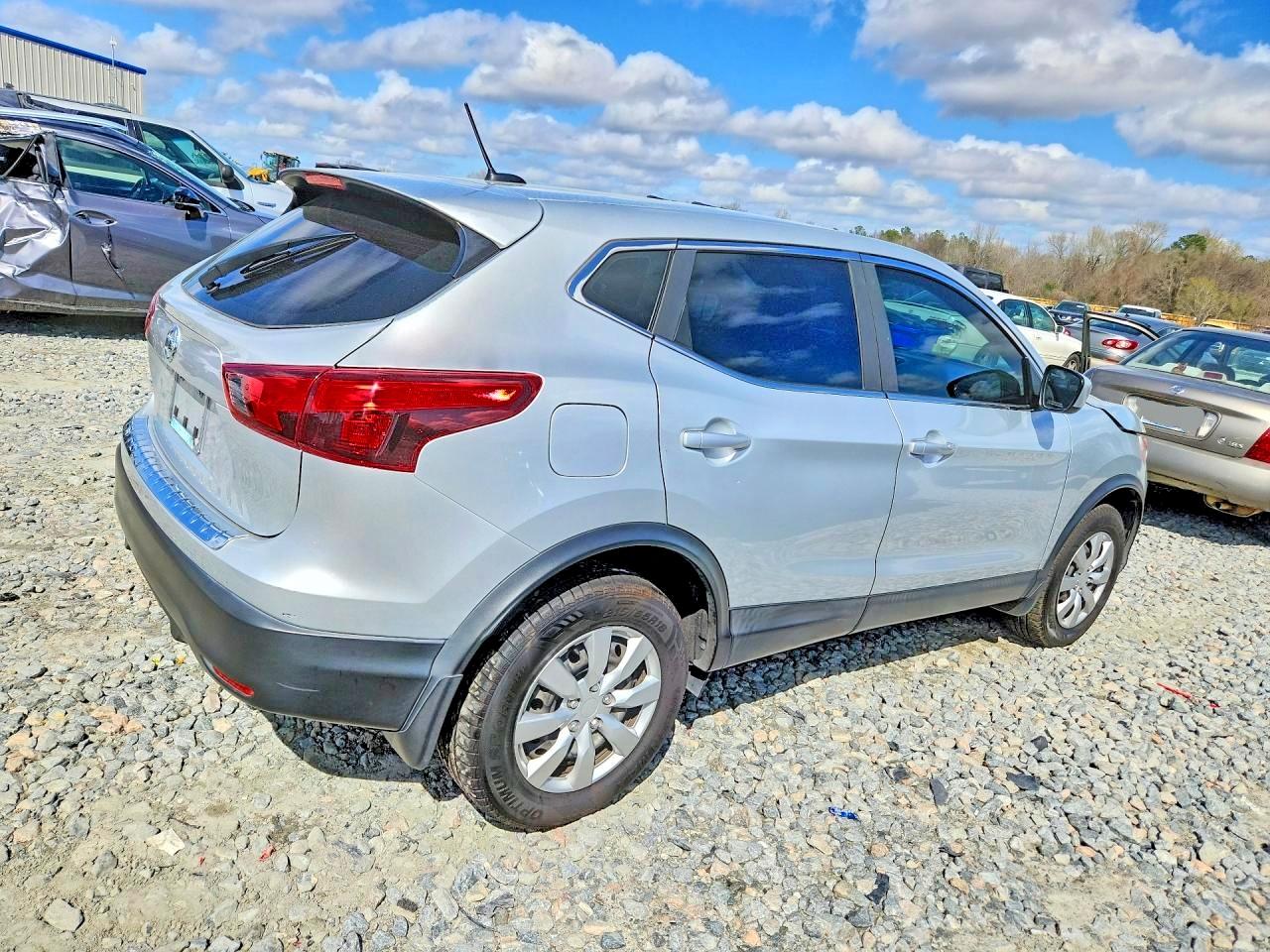 2019 NISSAN ROGUE SPORT S photo 3