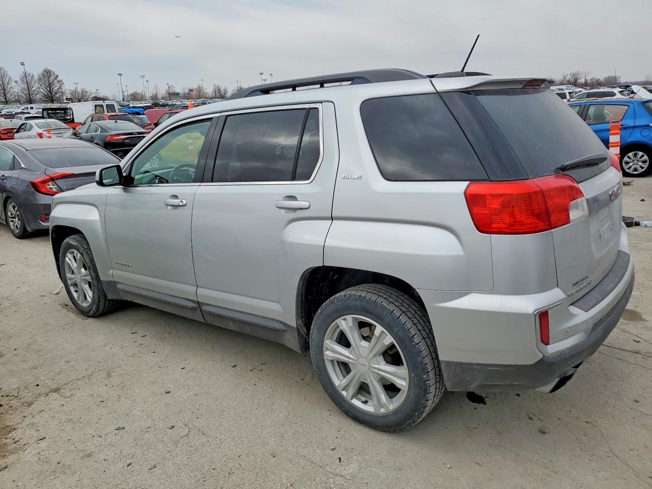 2017 GMC TERRAIN SLE photo 3