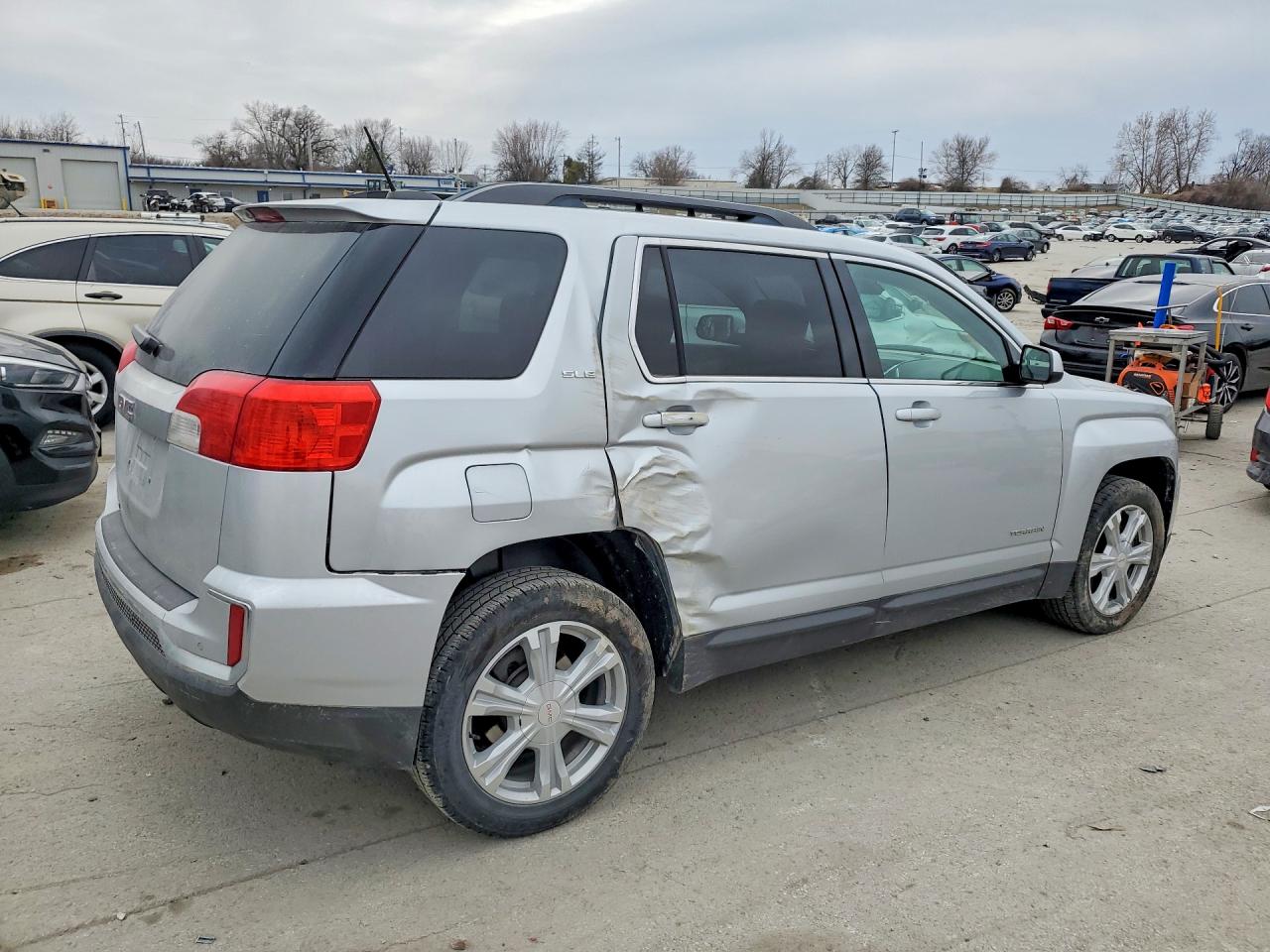 2017 GMC TERRAIN SLE photo 5
