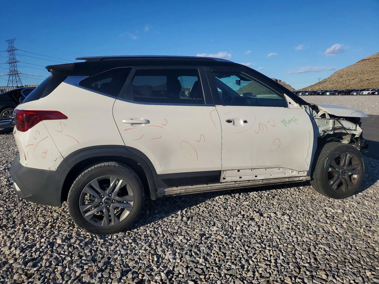 2021 KIA SELTOS S photo 3