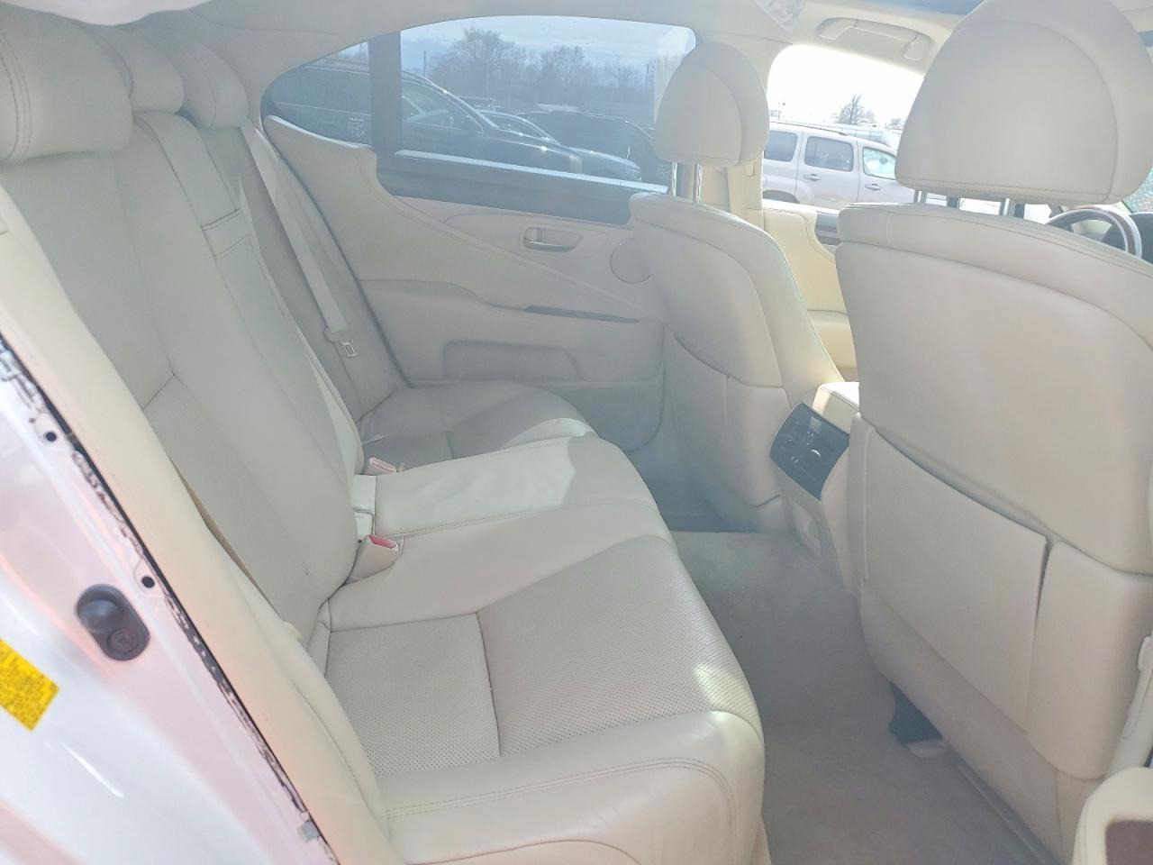 2014 LEXUS LS 460 photo 19