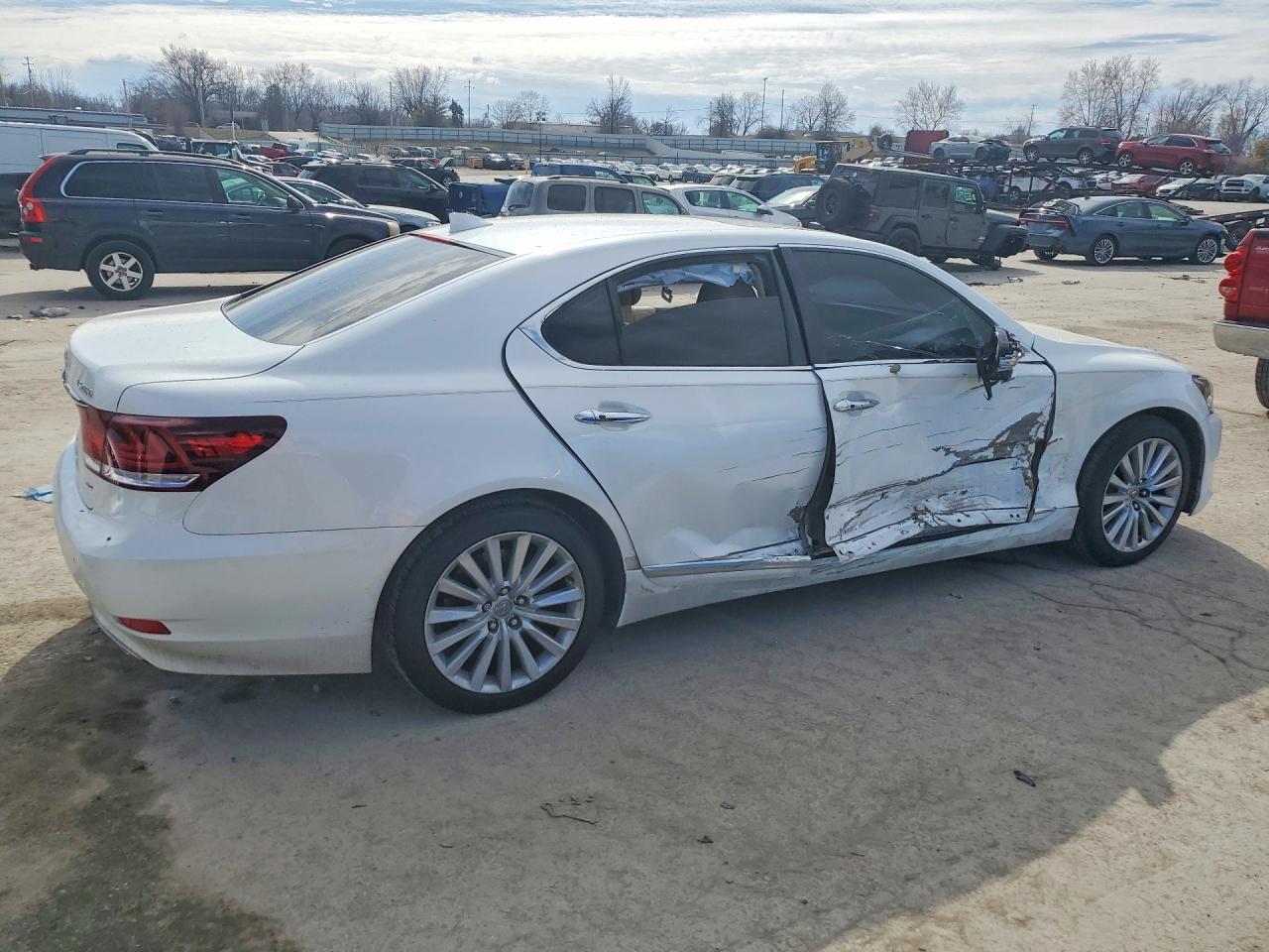 2014 LEXUS LS 460 photo 5