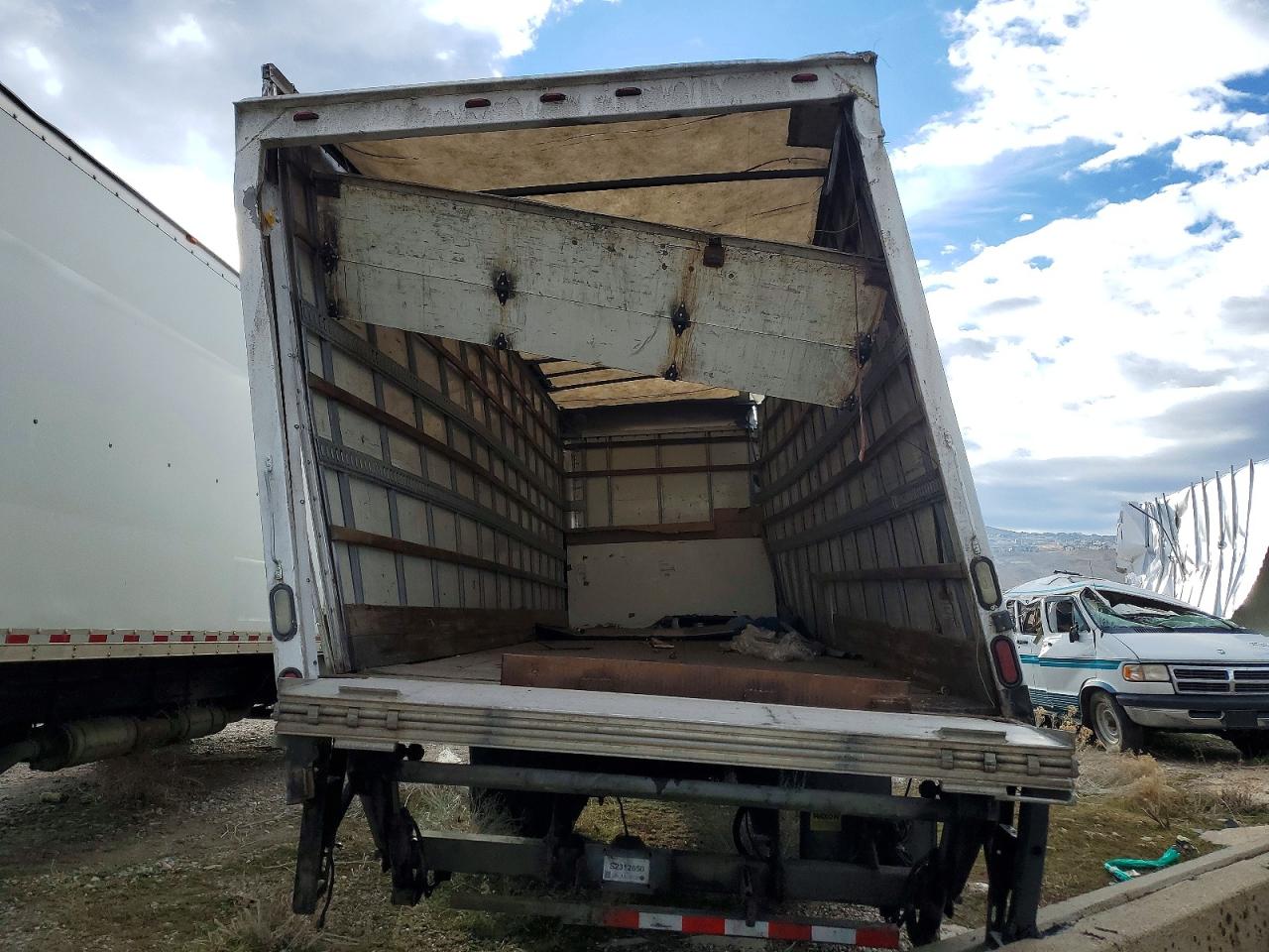 2019 FREIGHTLINER M2 106 MED - SEMI TRUCK photo 11