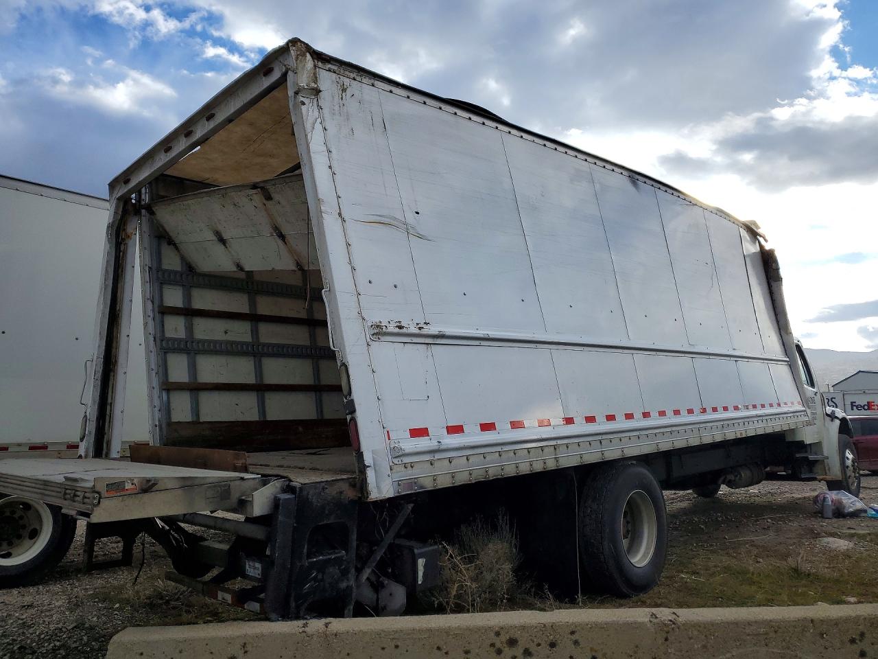 2019 FREIGHTLINER M2 106 MED - SEMI TRUCK photo 3