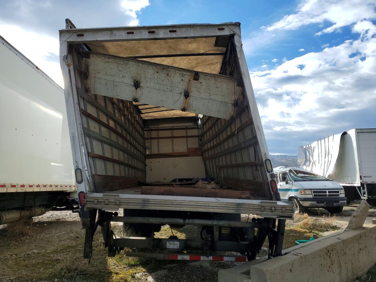 2019 FREIGHTLINER M2 106 MED - SEMI TRUCK photo 6