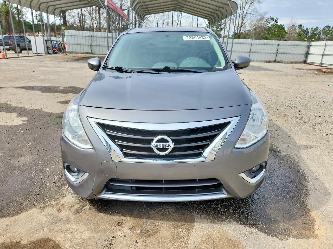 2018 NISSAN VERSA SV photo 5