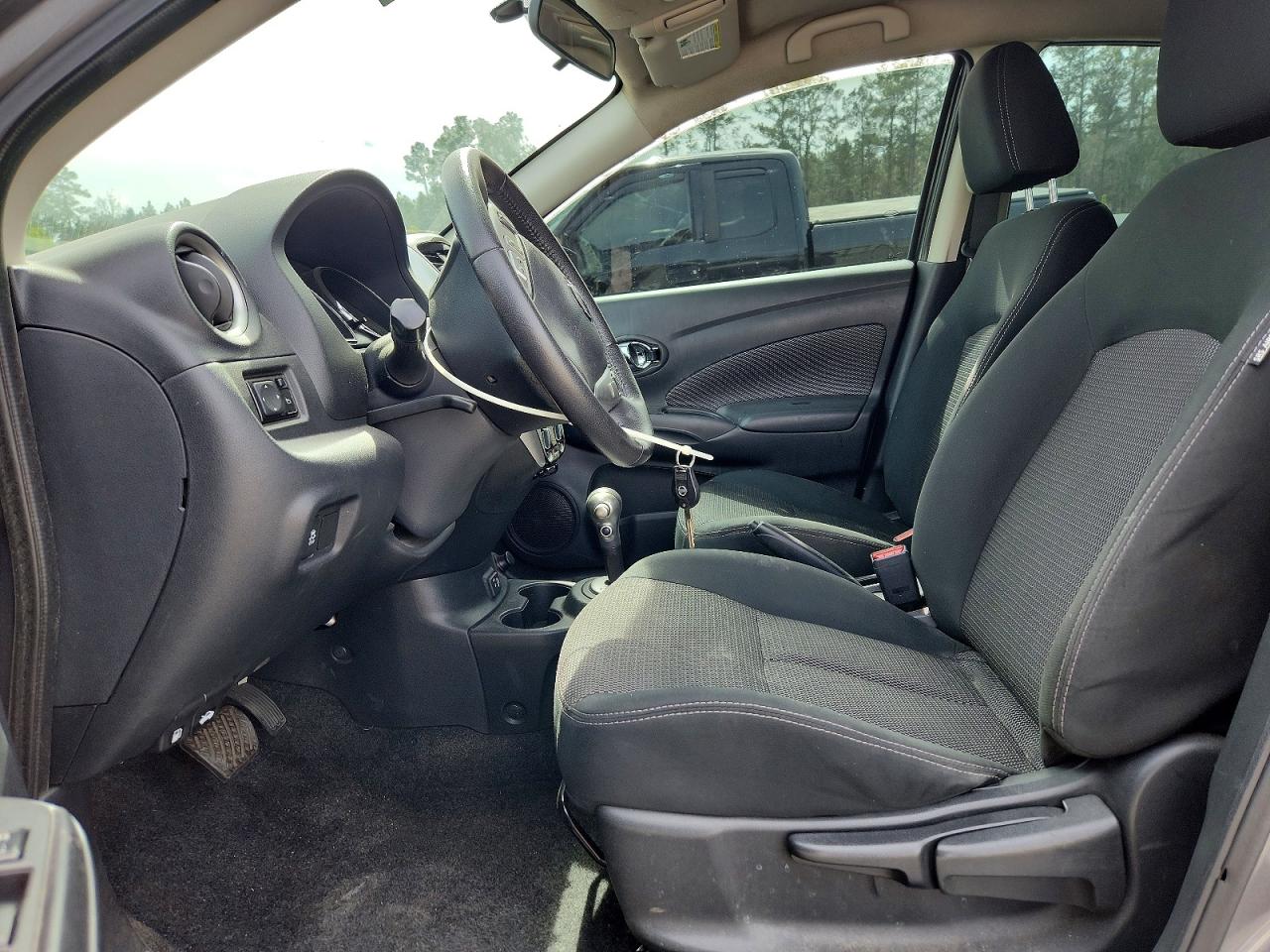 2018 NISSAN VERSA SV photo 7
