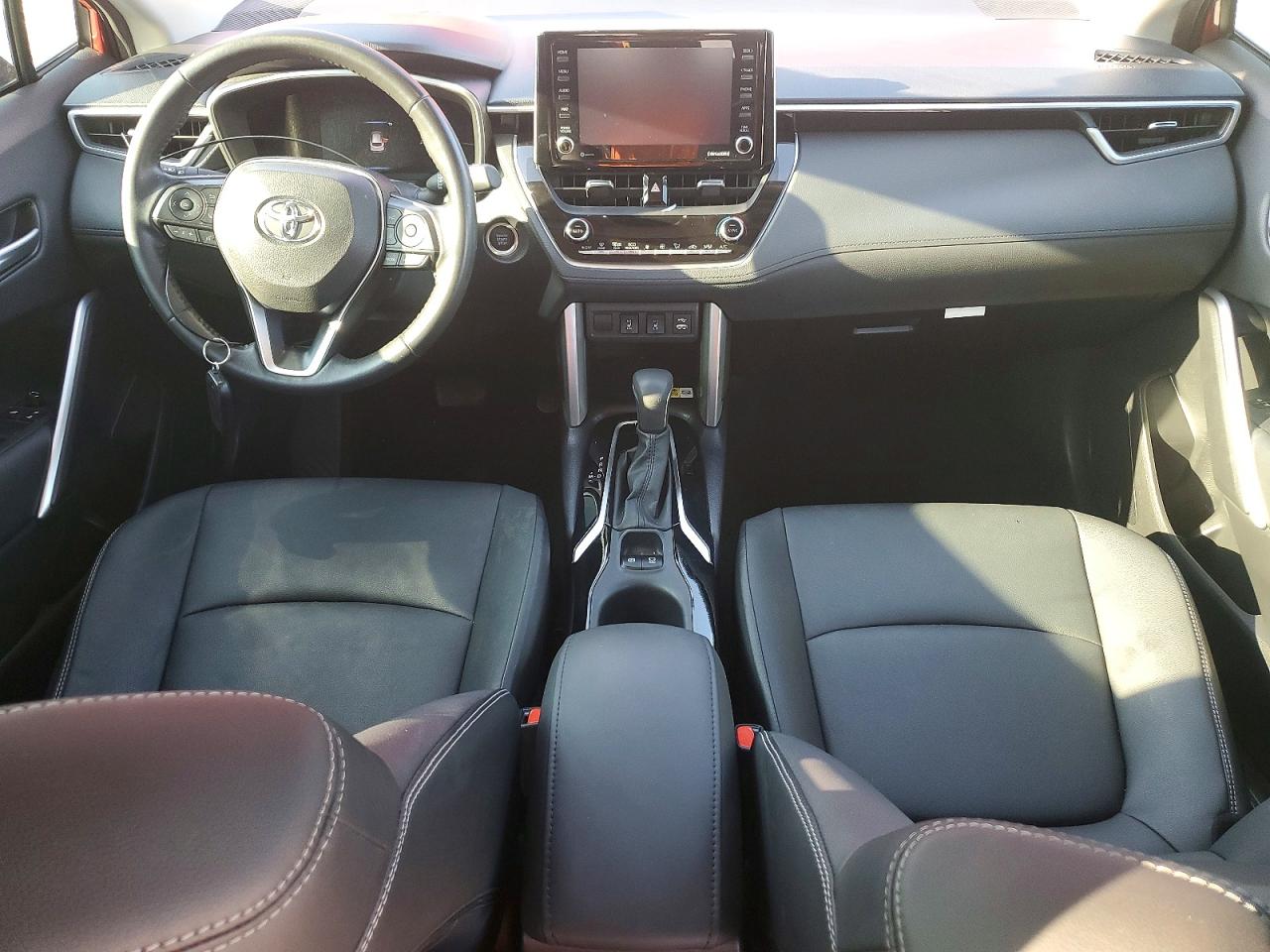 2022 TOYOTA COROLLA CROSS XLE photo 22