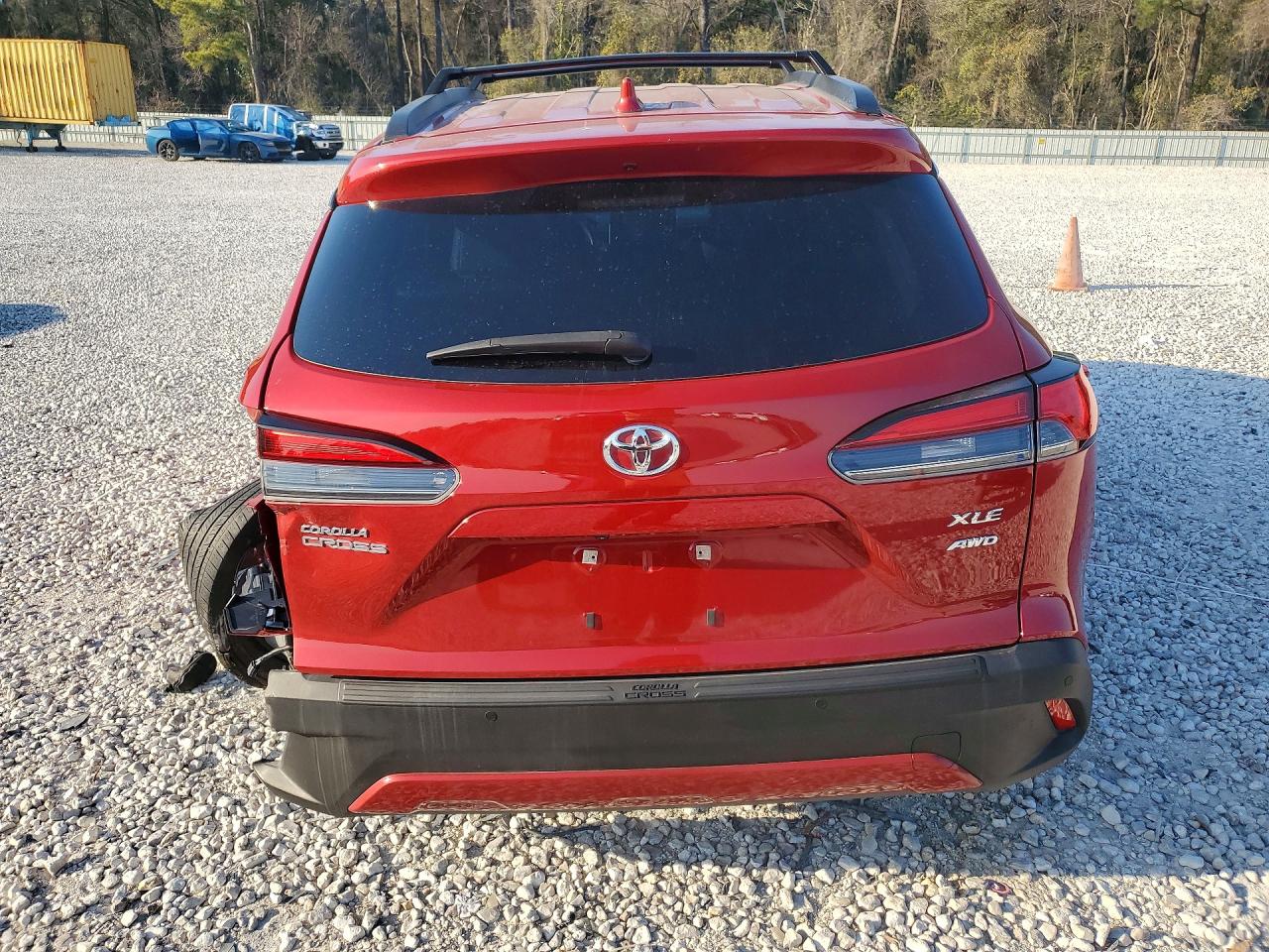 2022 TOYOTA COROLLA CROSS XLE photo 16
