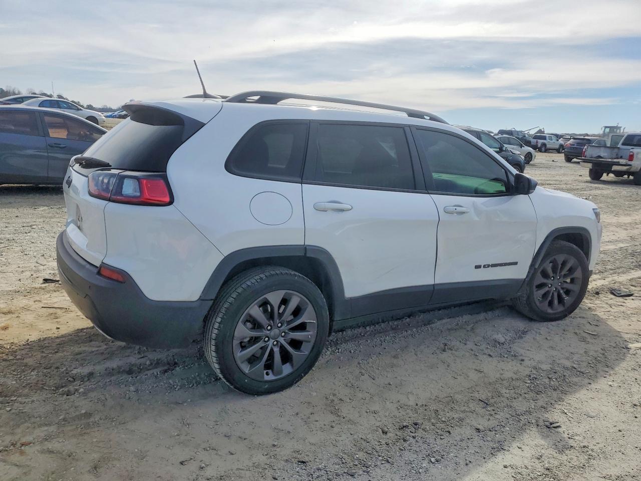 2021 JEEP CHEROKEE LATITUDE LUX photo 5