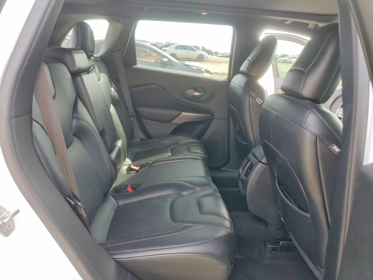 2021 JEEP CHEROKEE LATITUDE LUX photo 21