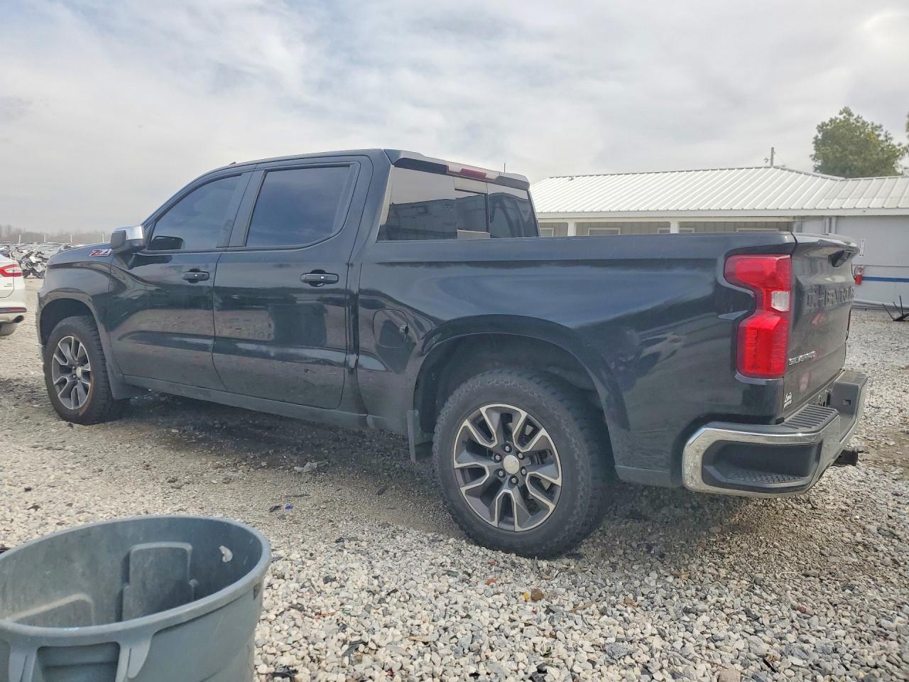 2019 CHEVROLET SILVERADO K1500 LT photo 4