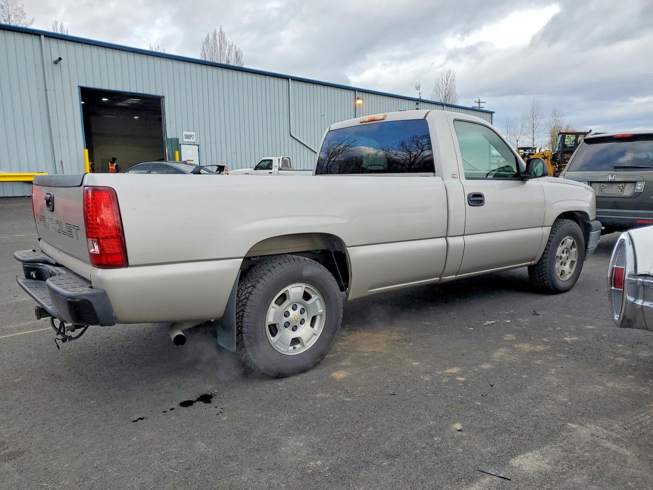 2005 CHEVROLET SILVERADO C1500 photo 3