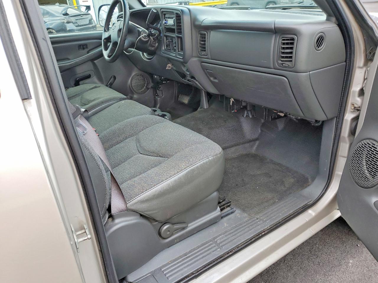 2005 CHEVROLET SILVERADO C1500 photo 8