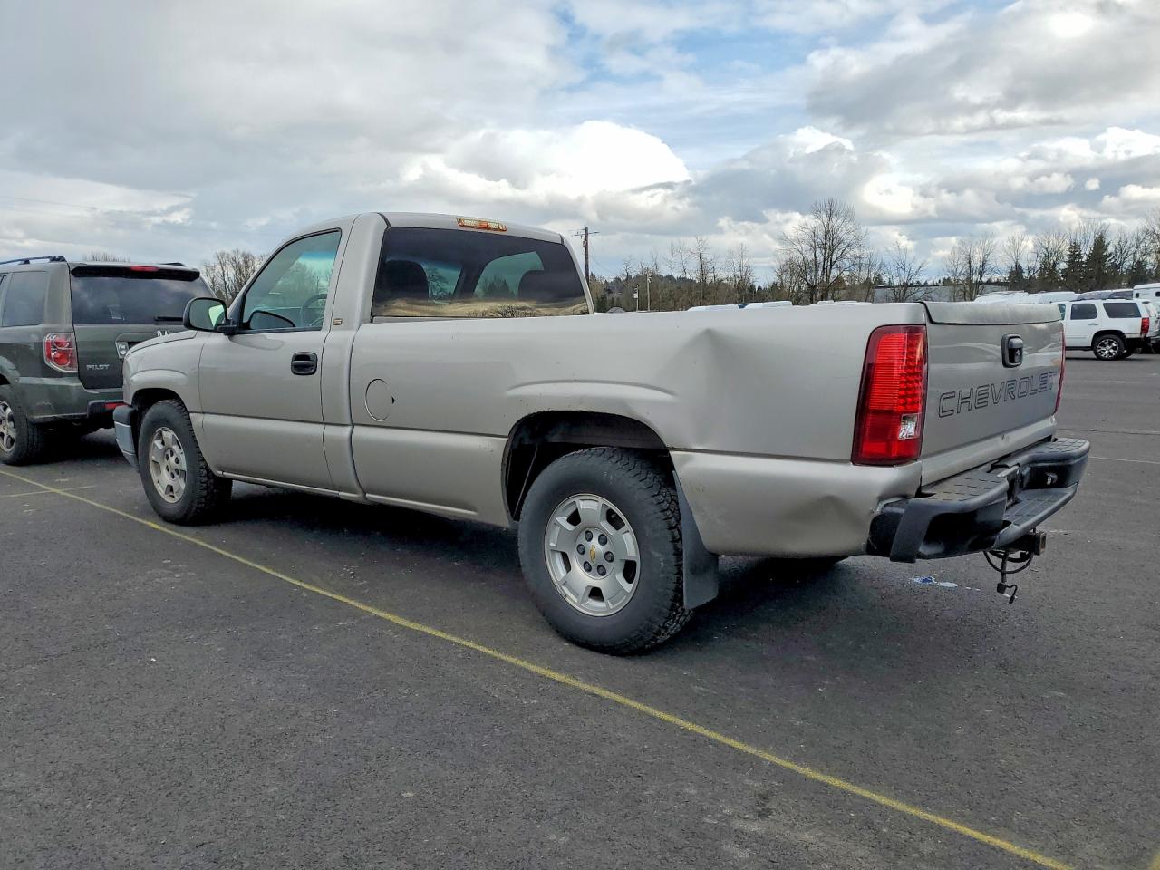 2005 CHEVROLET SILVERADO C1500 photo 2