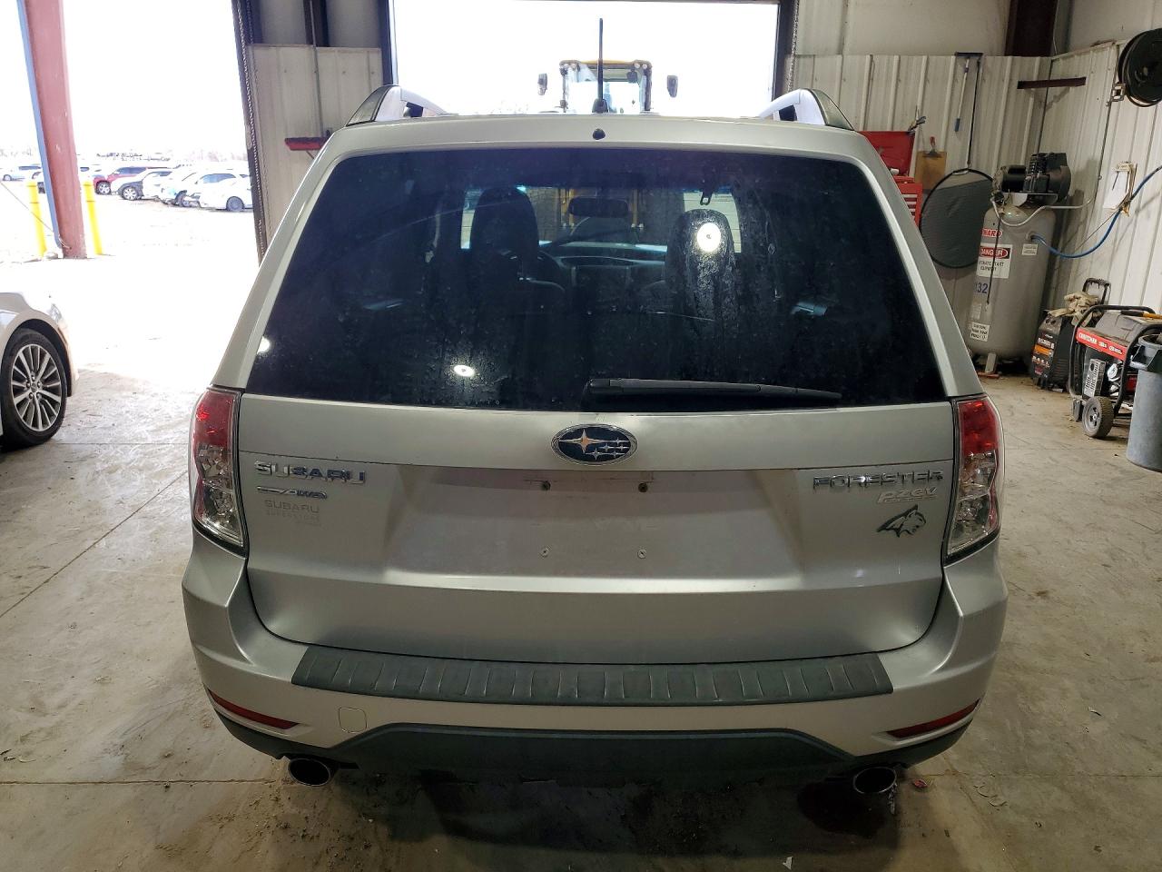 2010 SUBARU FORESTER XS photo 21