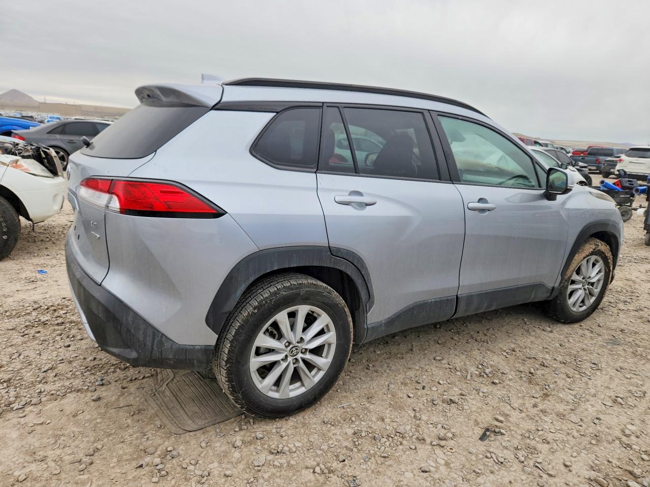 2022 TOYOTA COROLLA CROSS LE photo 5