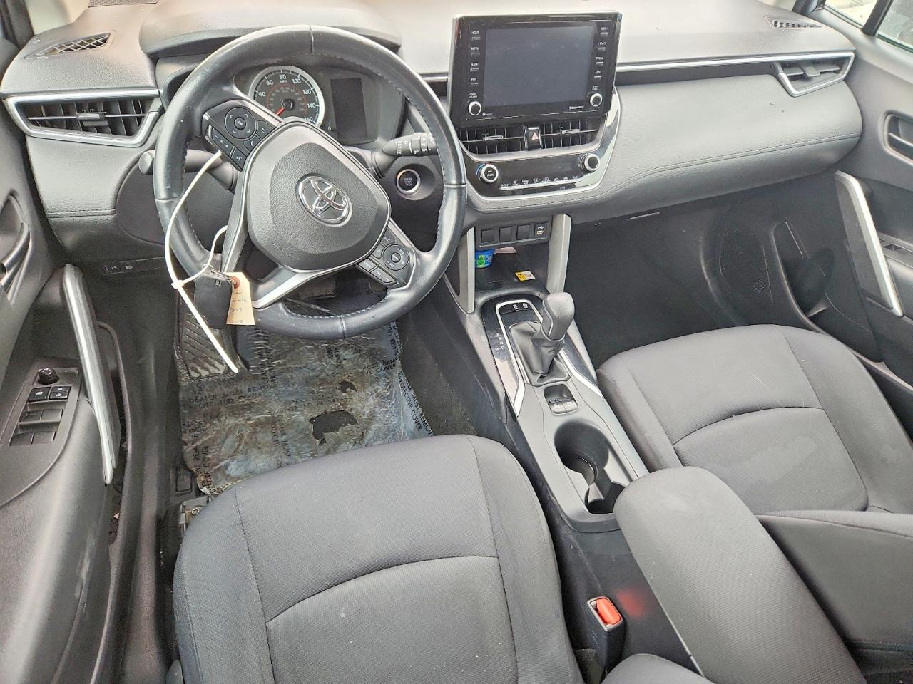 2022 TOYOTA COROLLA CROSS LE photo 15