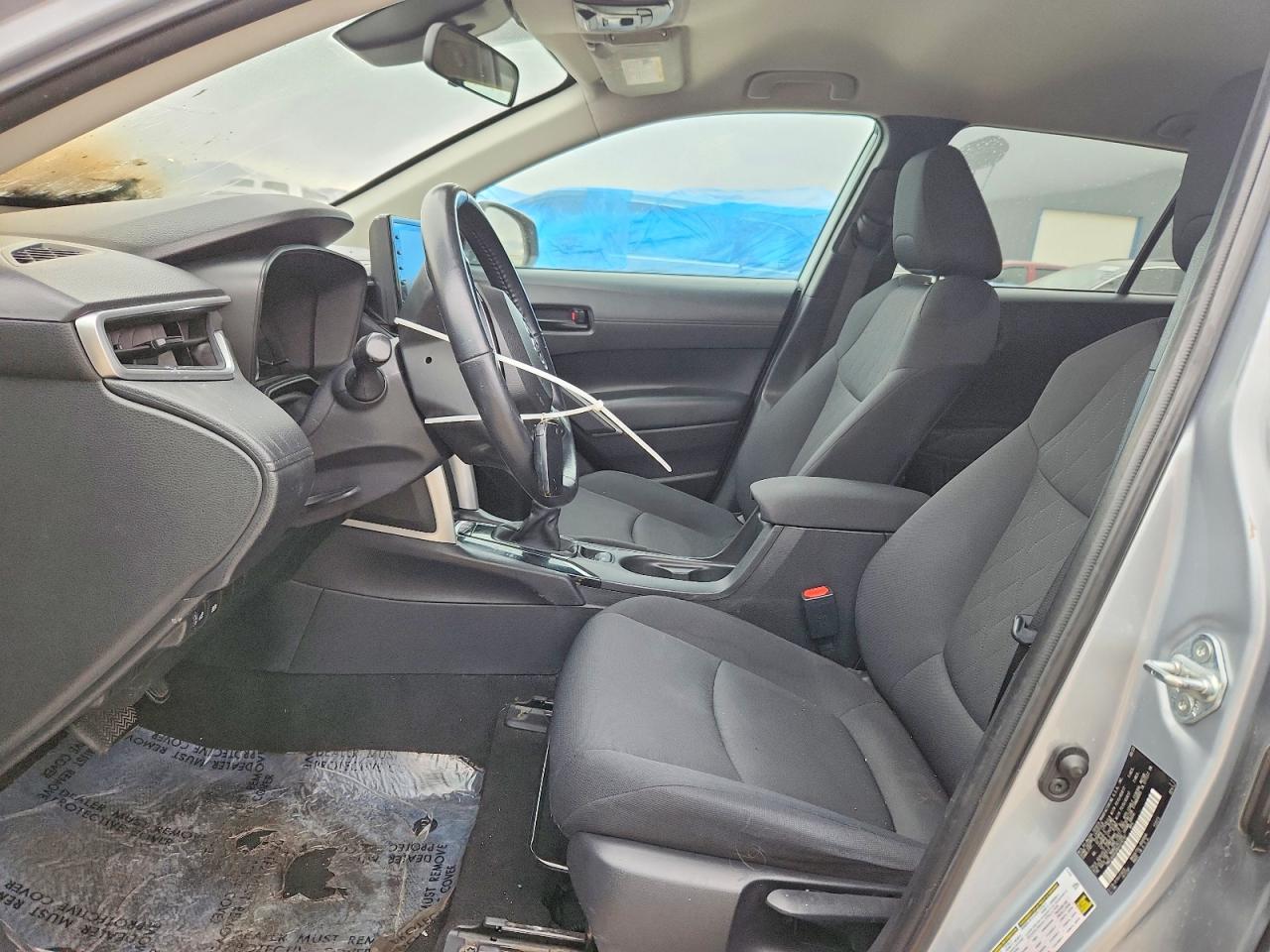 2022 TOYOTA COROLLA CROSS LE photo 13