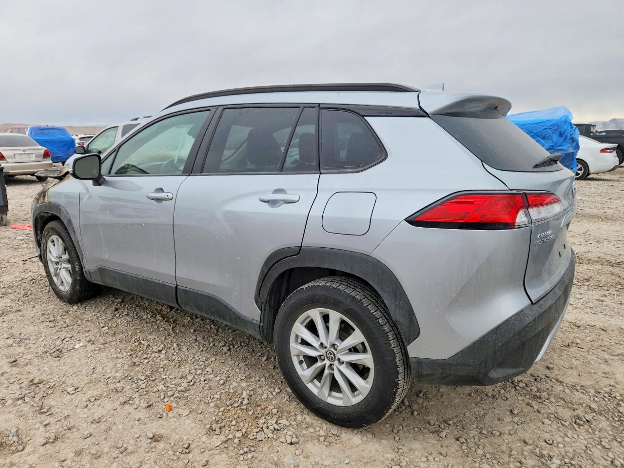 2022 TOYOTA COROLLA CROSS LE photo 3