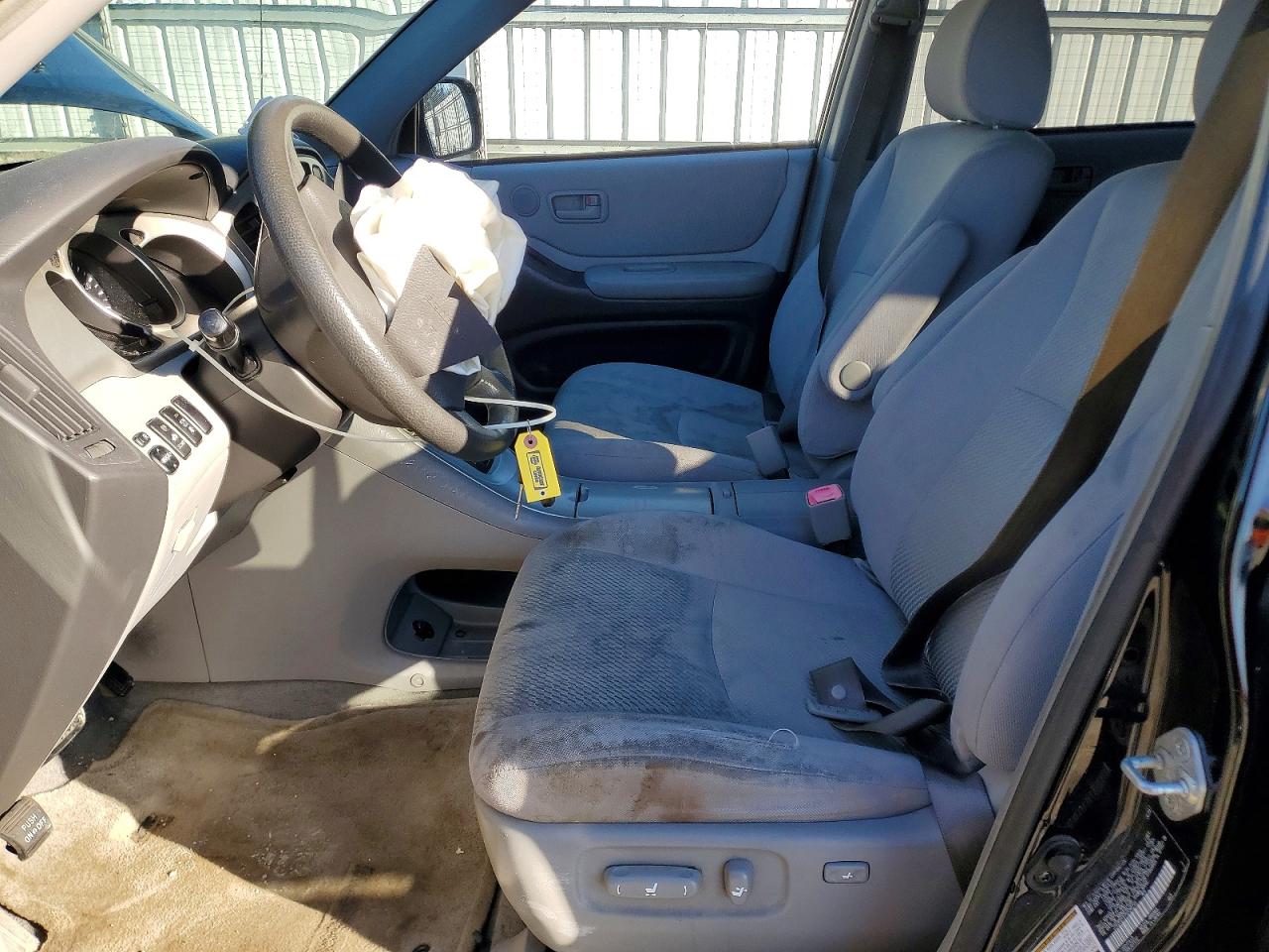 2005 TOYOTA HIGHLANDER BASE photo 13