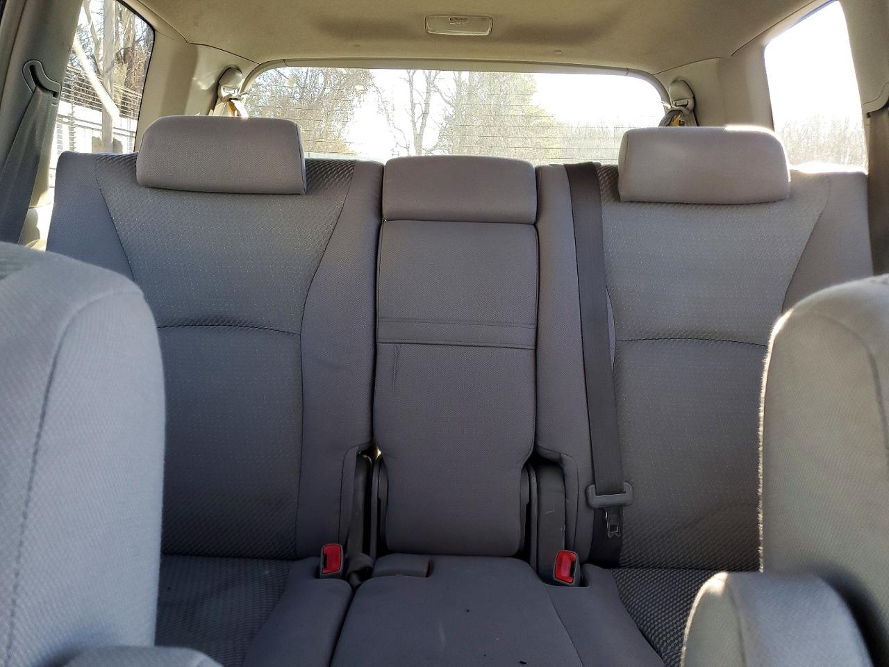 2005 TOYOTA HIGHLANDER BASE photo 19