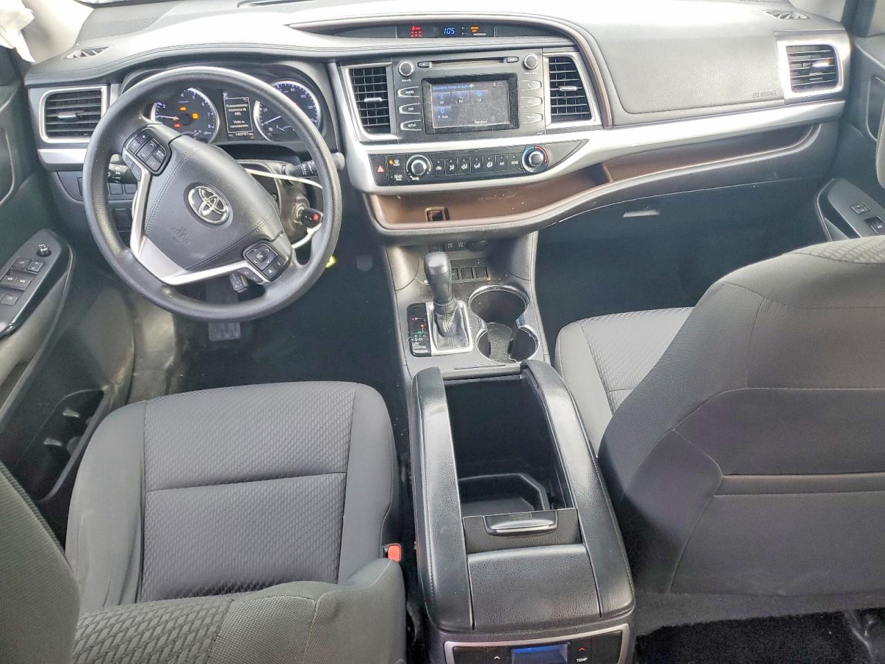 2018 TOYOTA HIGHLANDER LE photo 8