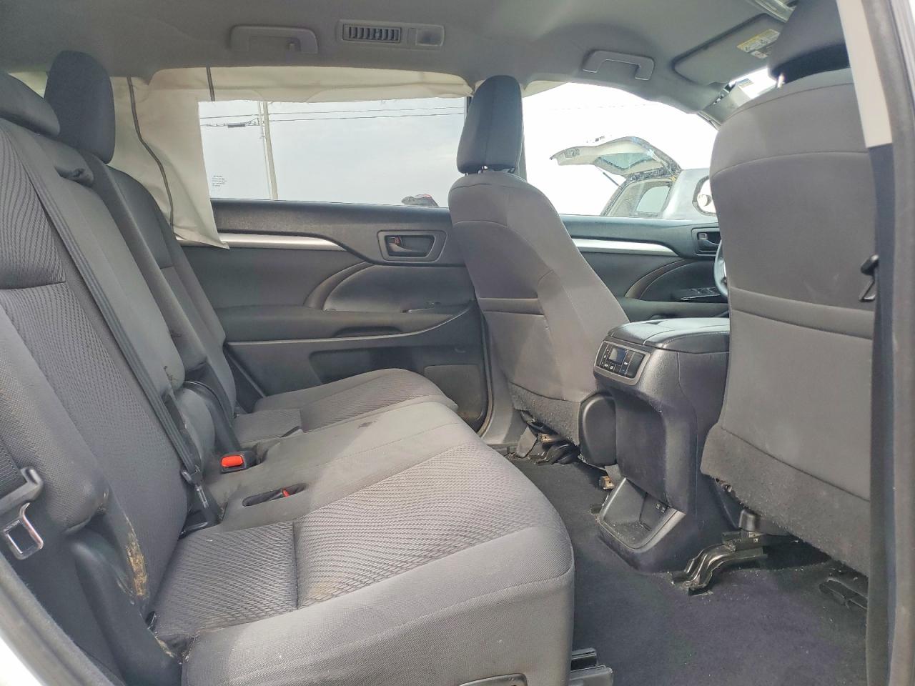 2018 TOYOTA HIGHLANDER LE photo 11