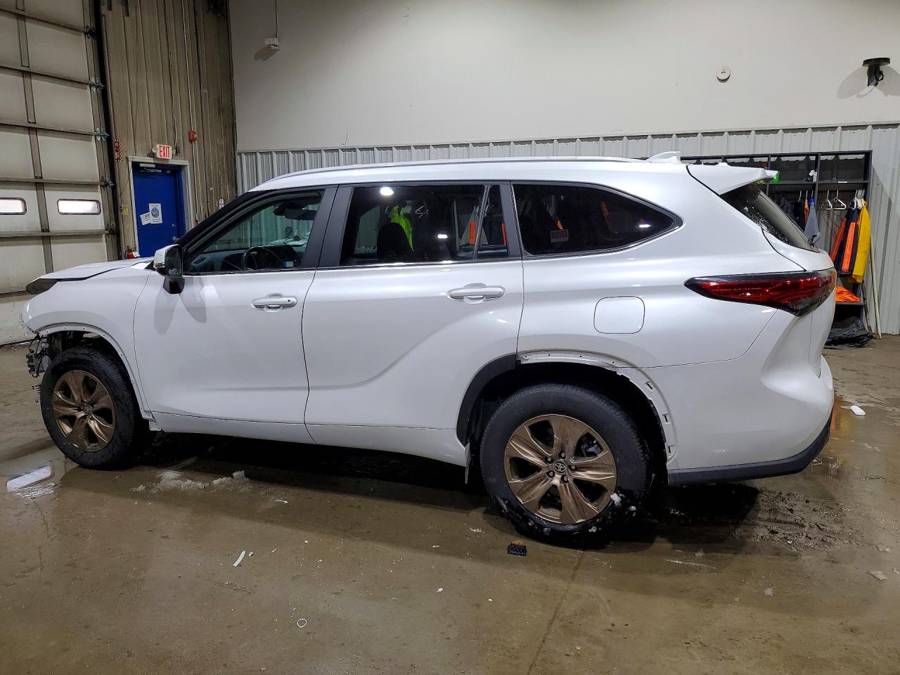 2023 TOYOTA HIGHLANDER HYBRID BRONZE EDITION photo 4