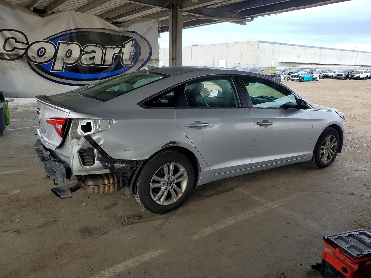 2017 HYUNDAI SONATA SE photo 5