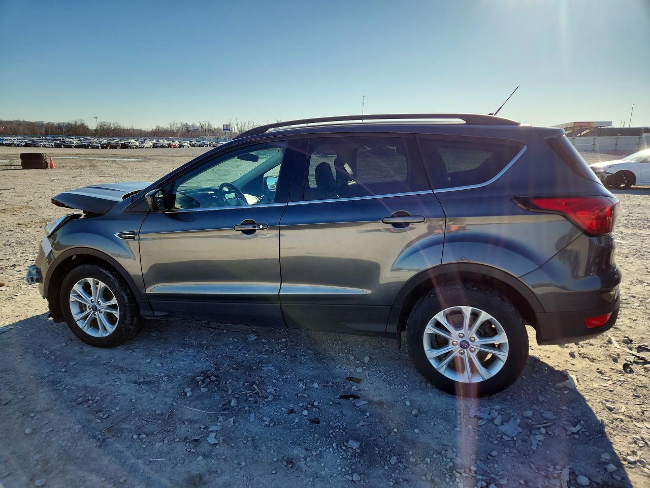 2019 FORD ESCAPE SEL photo 2