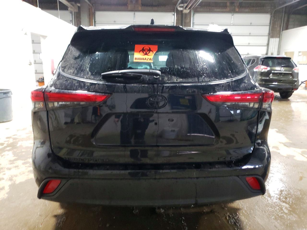 2022 TOYOTA HIGHLANDER XLE photo 6