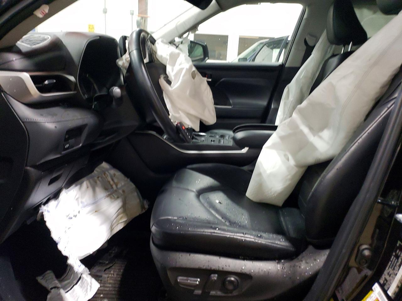 2022 TOYOTA HIGHLANDER XLE photo 7