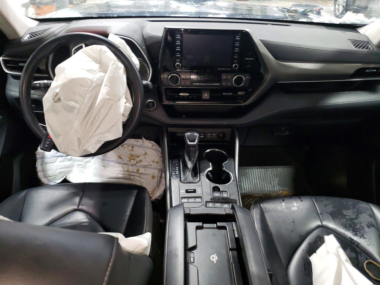2022 TOYOTA HIGHLANDER XLE photo 8