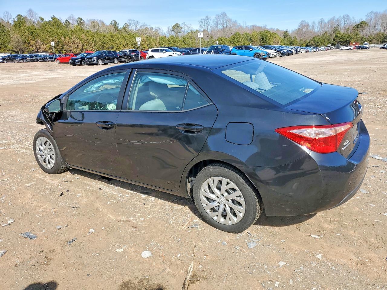 2018 TOYOTA COROLLA photo 3
