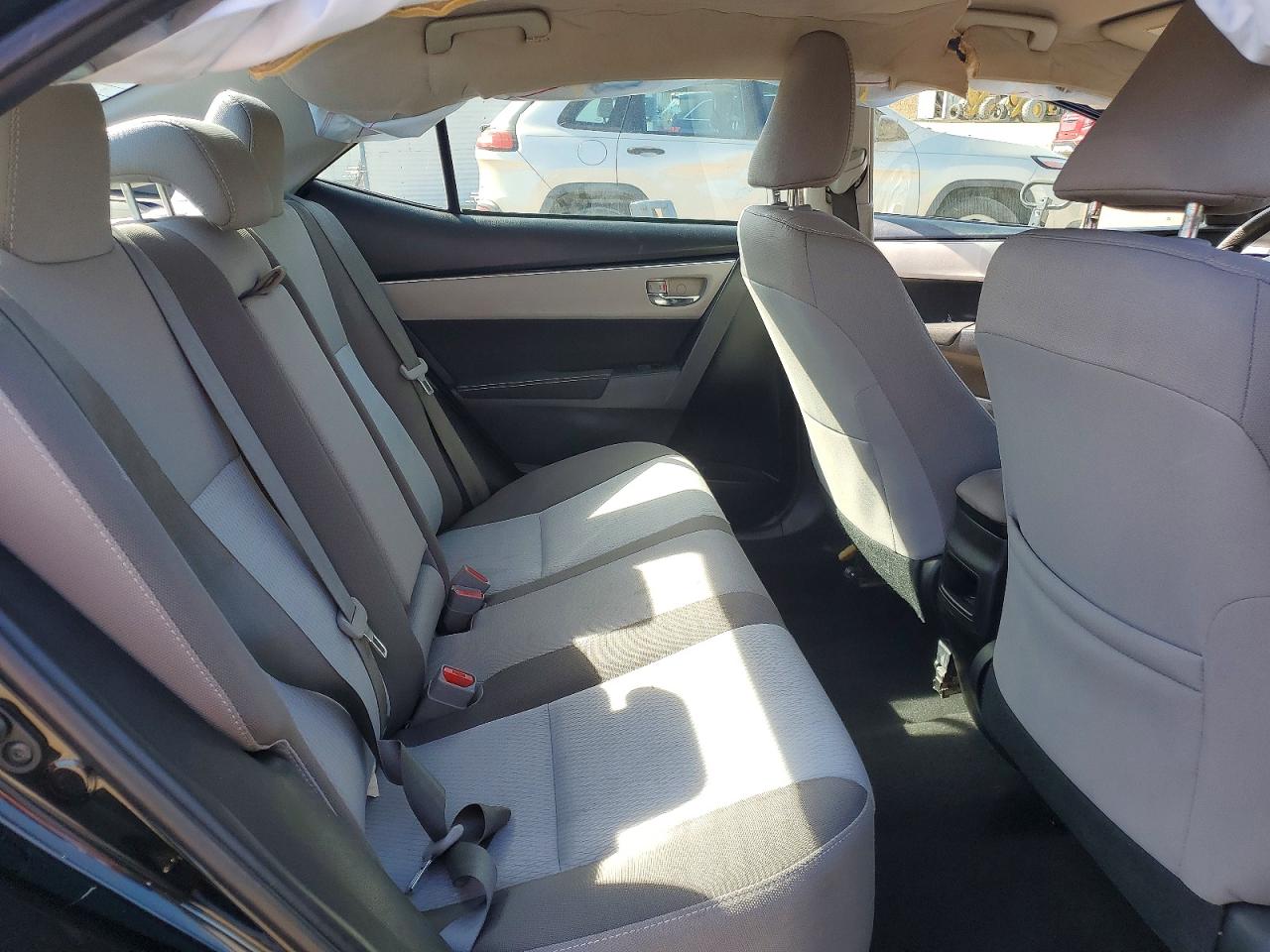2018 TOYOTA COROLLA photo 19