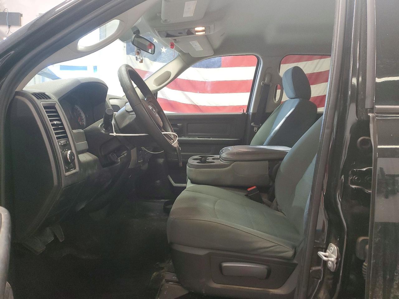 2017 RAM 1500 ST photo 13